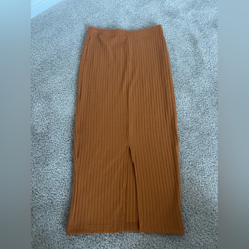 Elegant Tan Ribbed Skirt